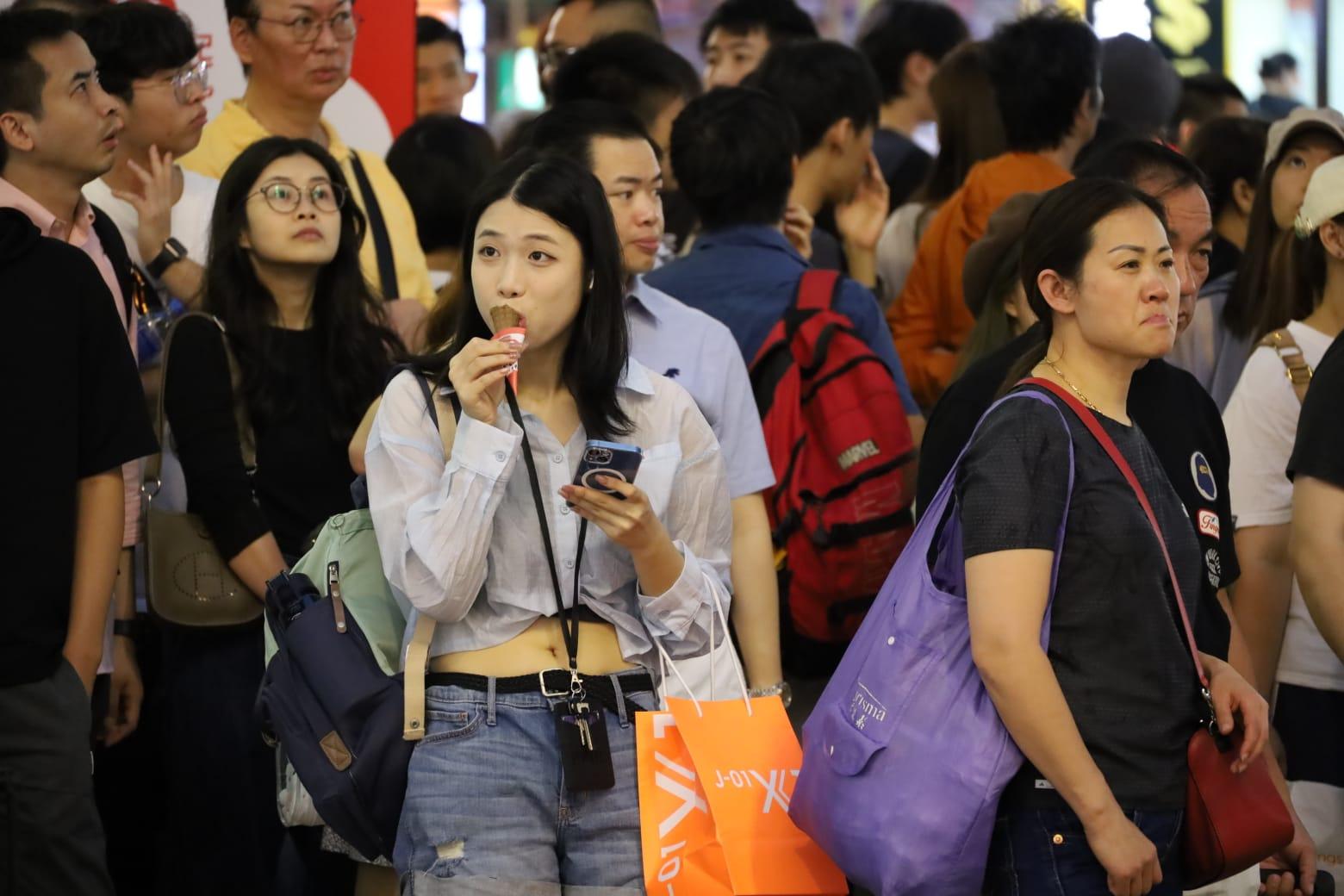 「桃芝」正逐漸靠近本港。(鍾式明攝)