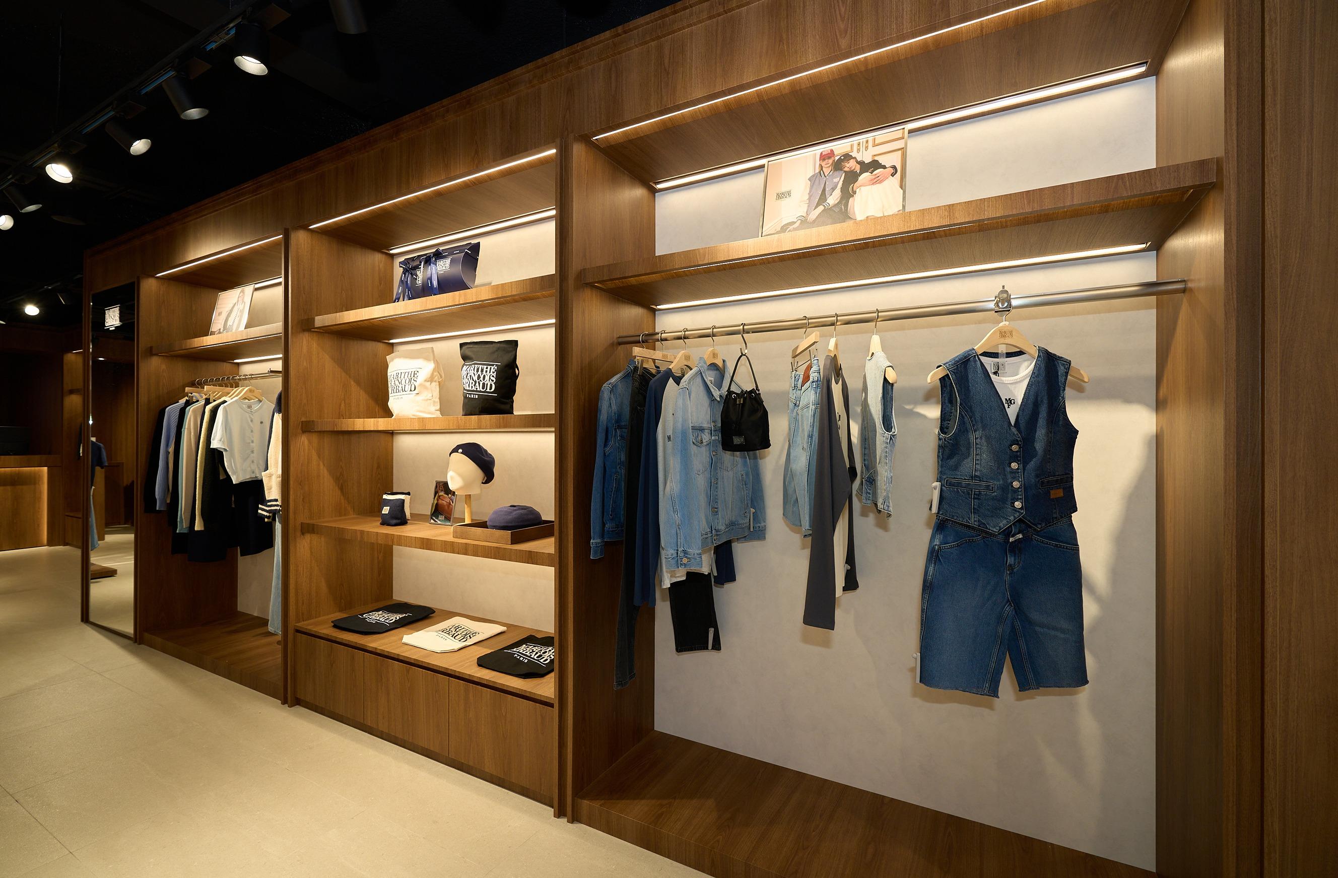 新店展示最新牛仔單品