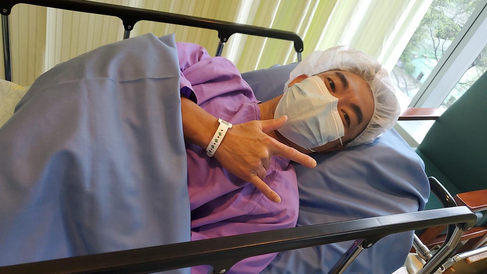 四年前腦部有三處爆血管,昏迷了六天,留院半個月。(相片由刀哥提供)