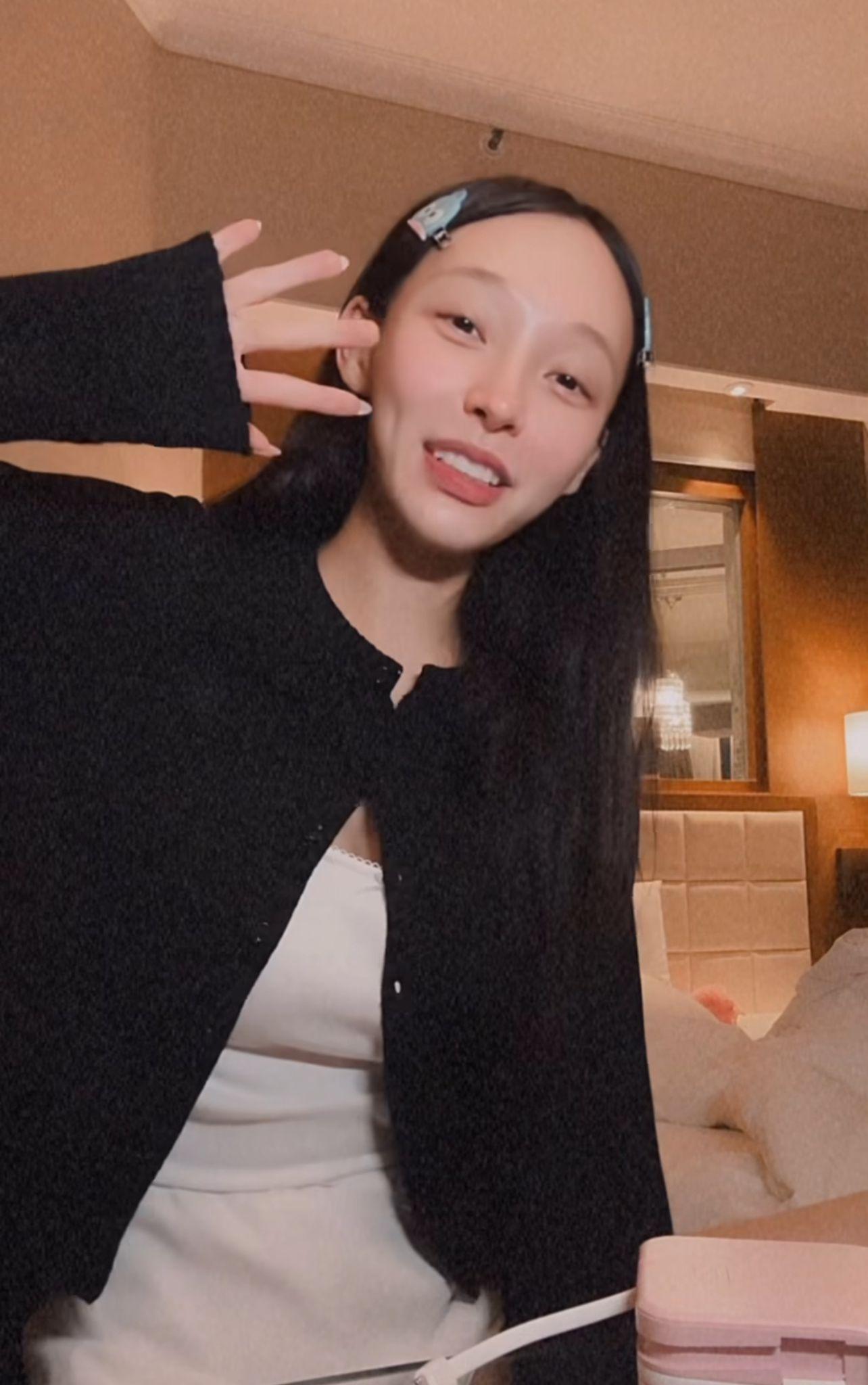 林襄昨晚素顏拍片。