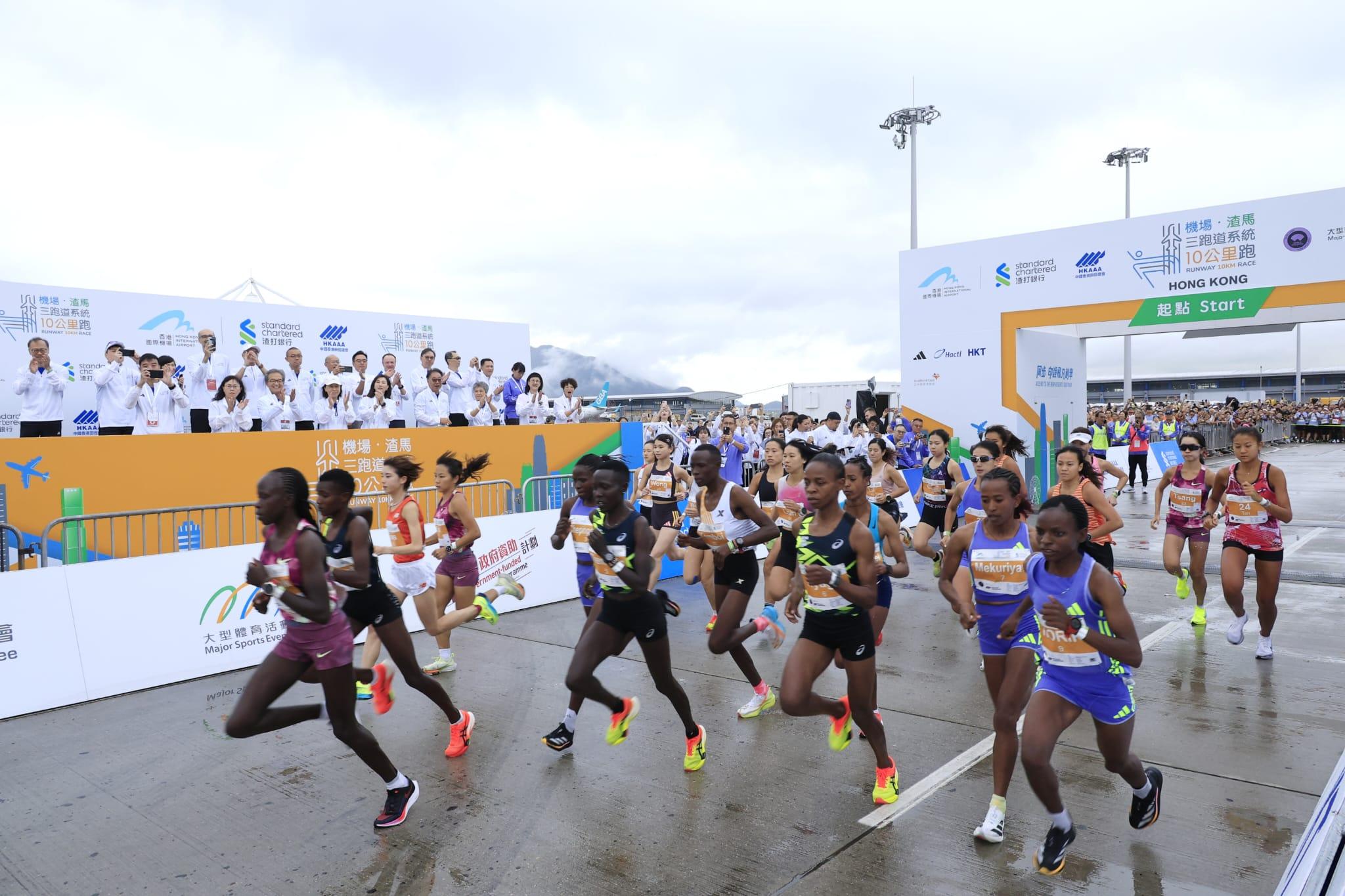 機場三跑道系統十公里今晨開跑。(林俊源攝)