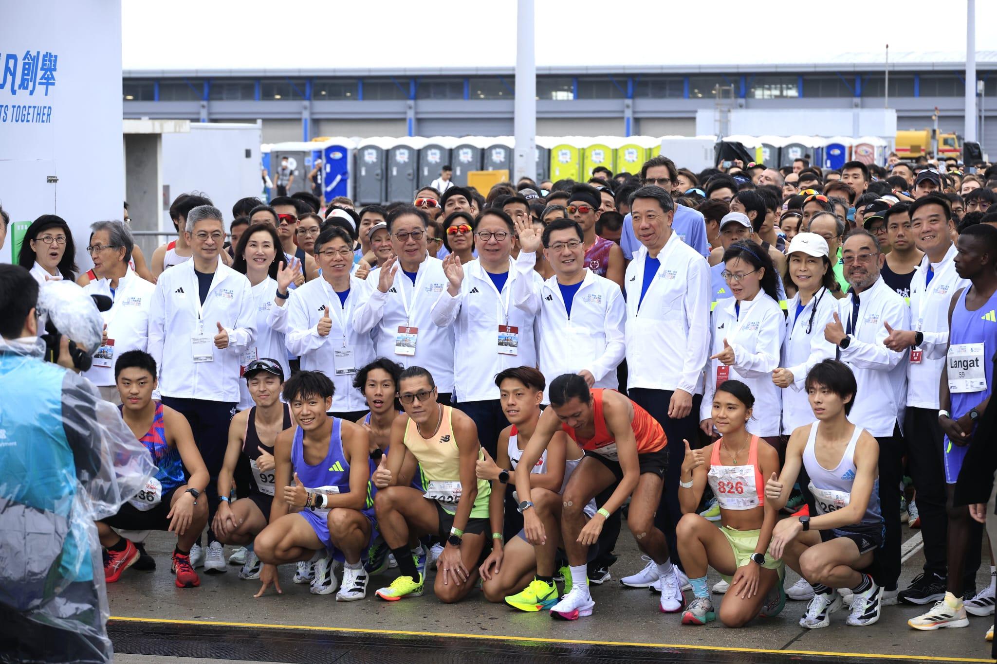 機場三跑道系統十公里今晨開跑。(林俊源攝)