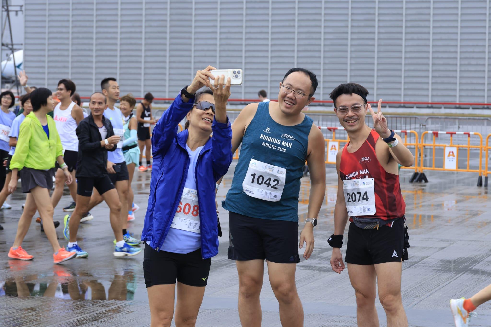 機場三跑道系統十公里今晨開跑。(林俊源攝)