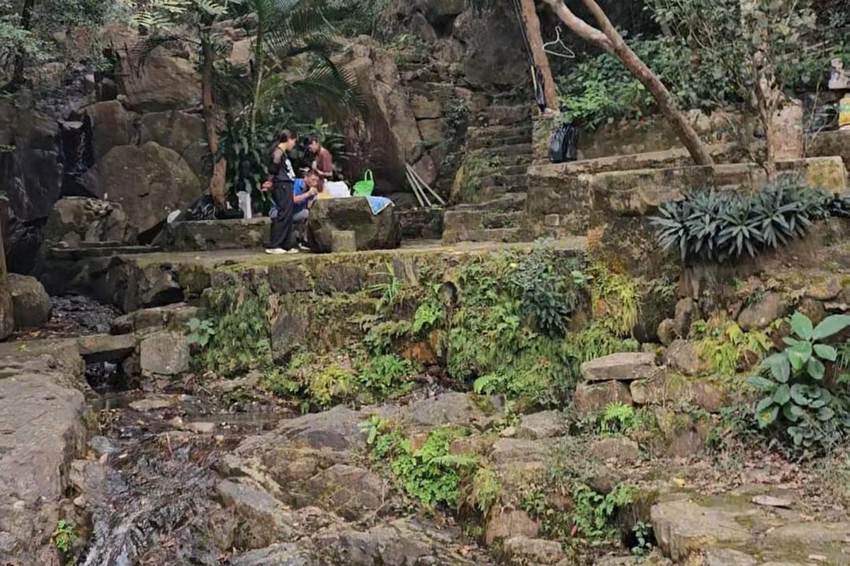 龍虎山有3人懷疑非法燒烤。(FB群組「香港自然生態論壇」)