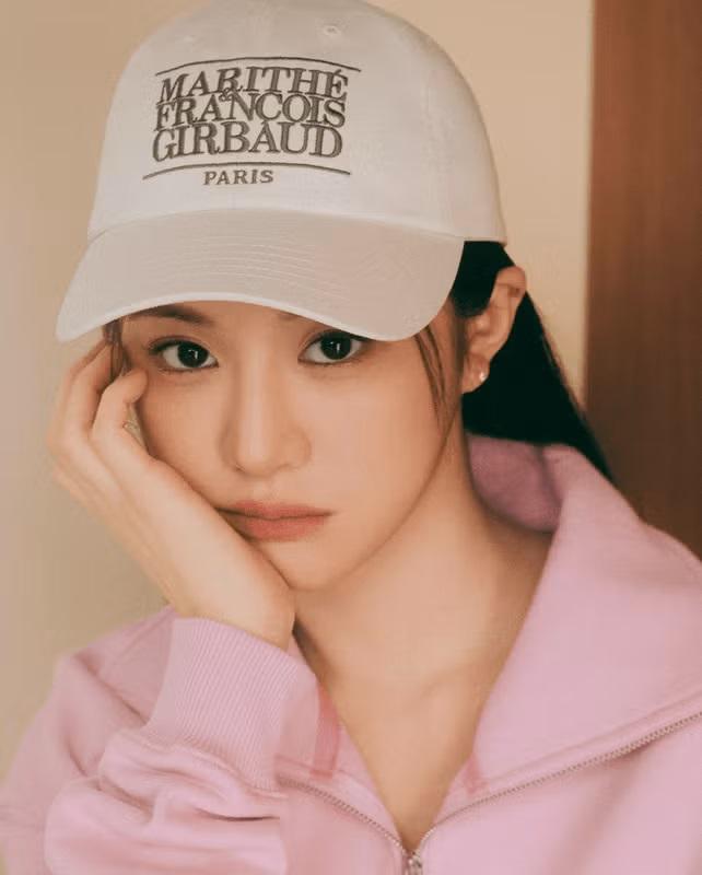 Marithe找來高允貞代言,另外就連Jennie、IU、aespa的Karina及IVE的張員瑛都曾穿著Marithe。