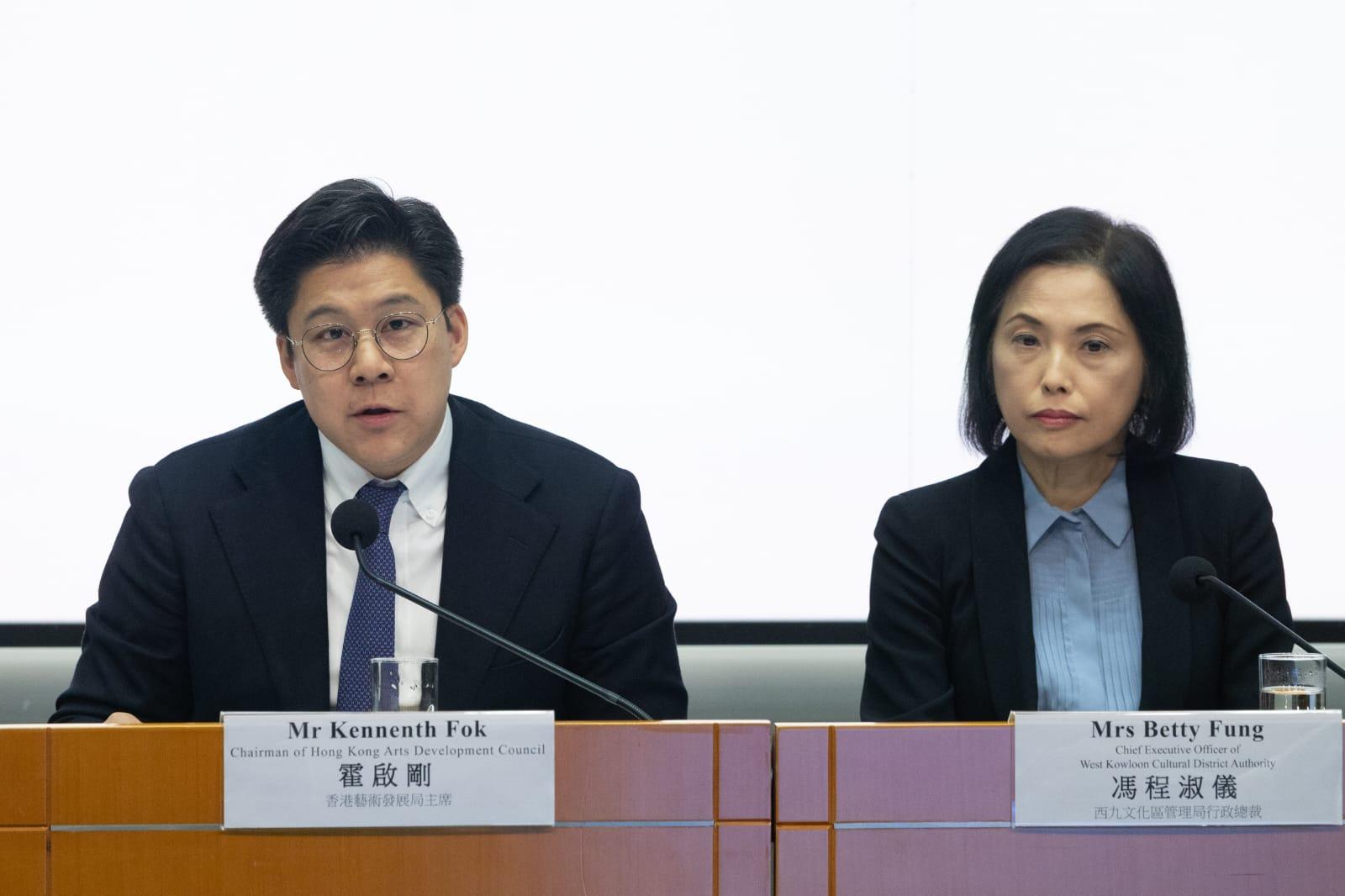 藝發局主席霍啟剛(左)和西九文化區管理局行政總裁馮程淑儀。(蘇文傑攝)