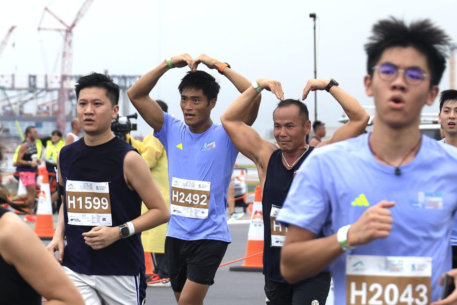 機場三跑道系統十公里國際賽早上舉行。(林俊源攝)