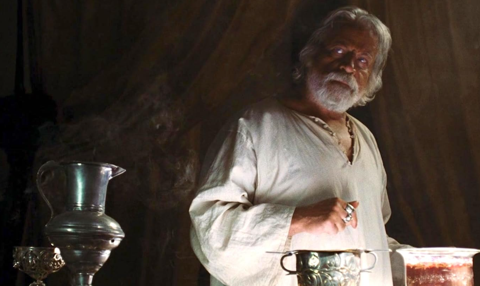 《帝國驕雄》已故男星奧利華烈,透過電腦技術在《帝國驕雄II》中亮相。