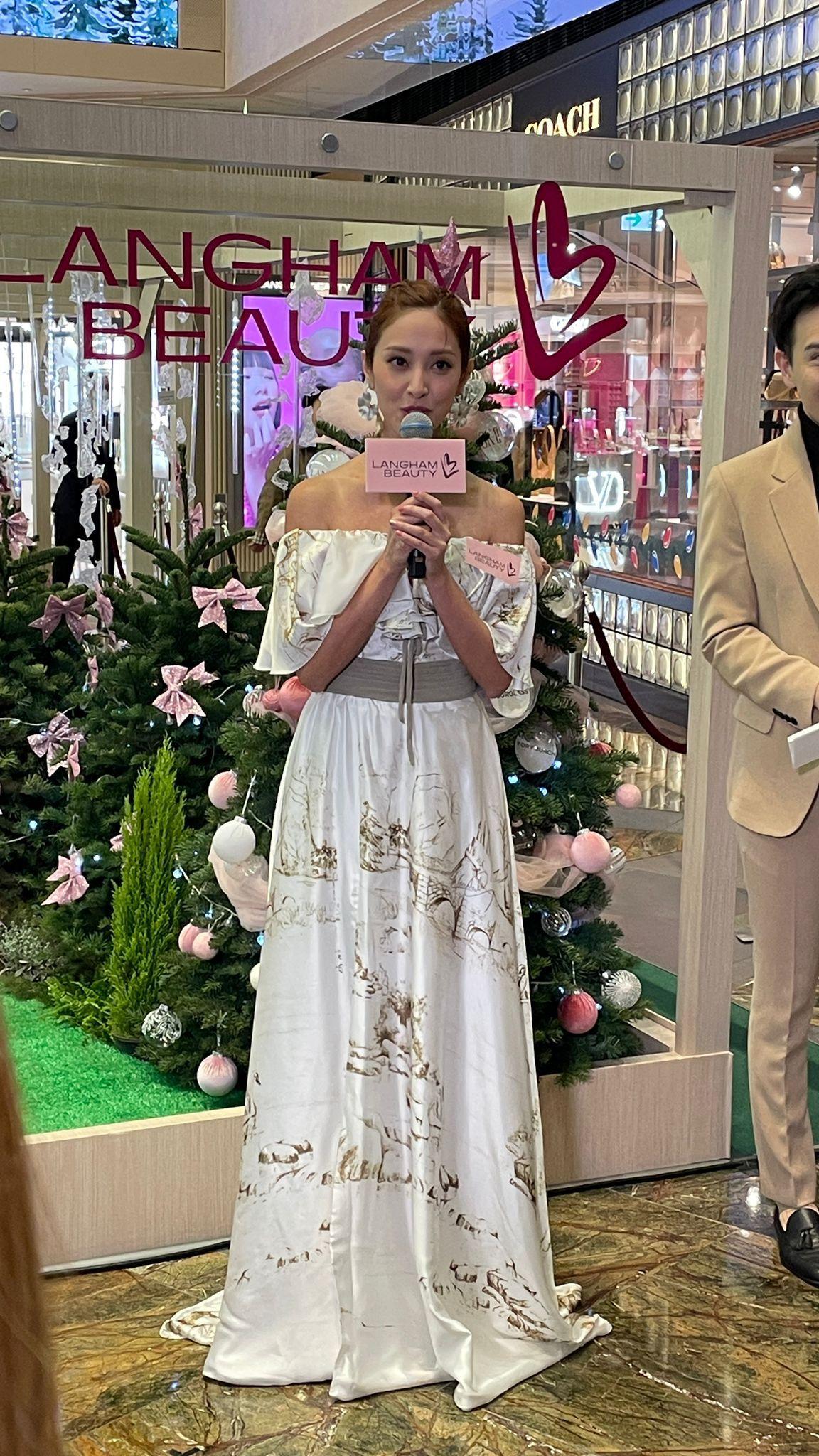 Grace今日到旺角出席聖誕活動。