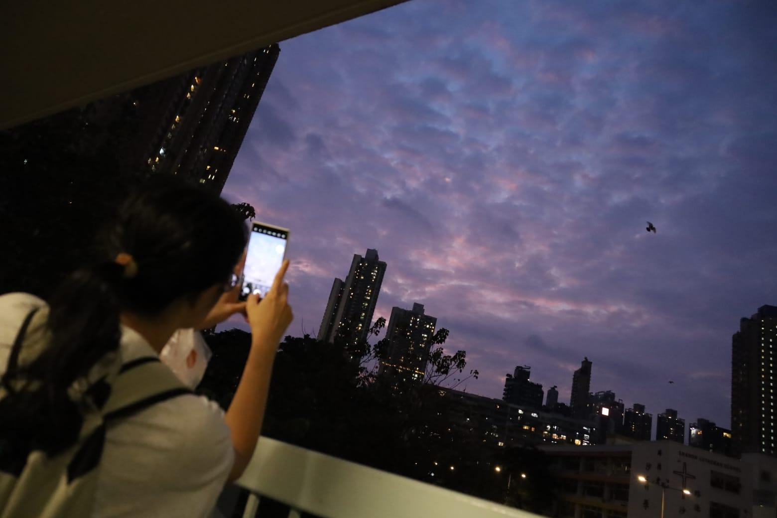 「桃芝」正逐漸靠近本港。(鍾式明攝)