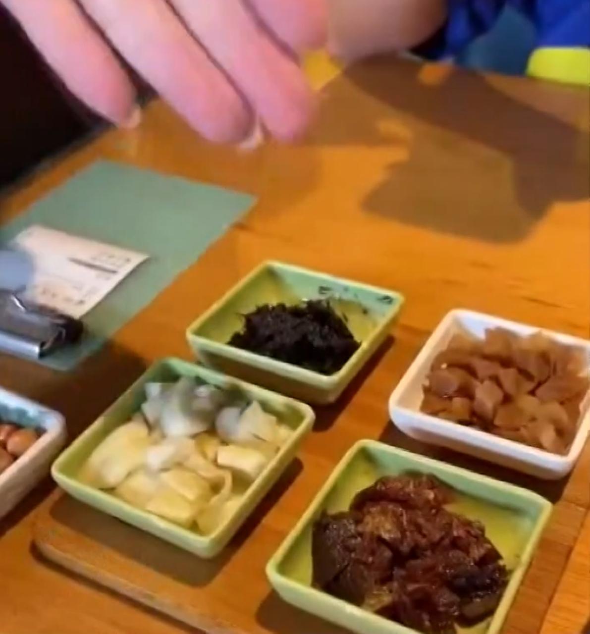 「潮州白粥」還有菜圃、花生、魚乾等配菜