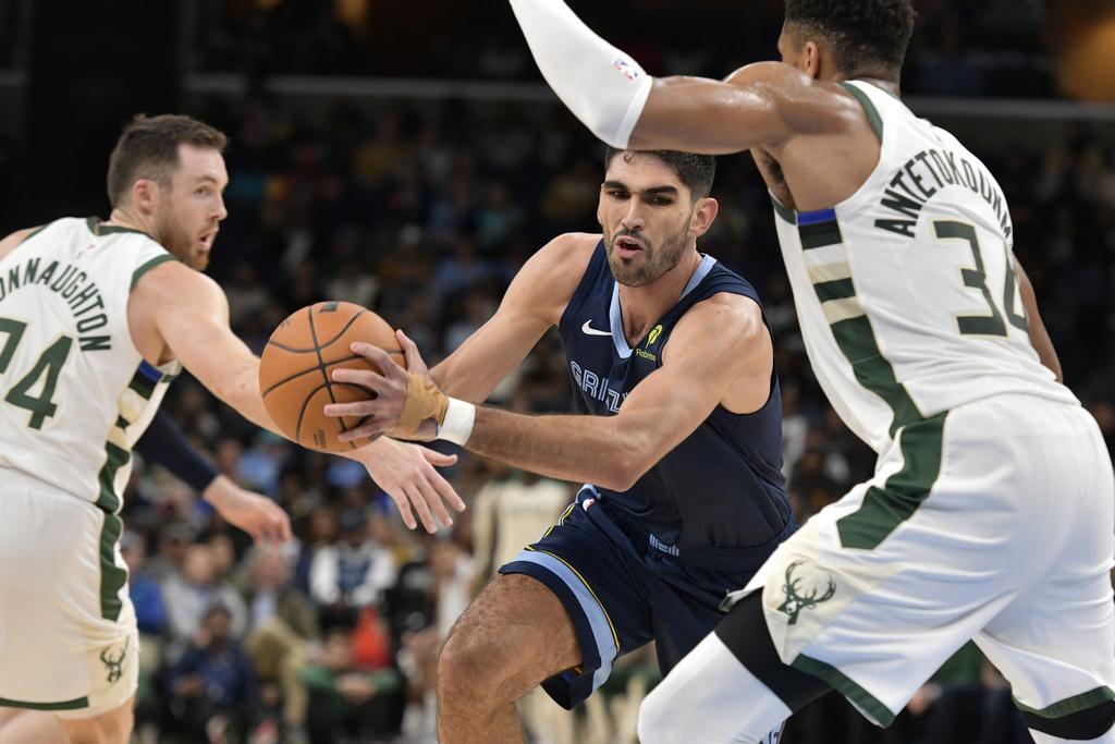 灰熊主場122:99擊敗公鹿。(美聯社)