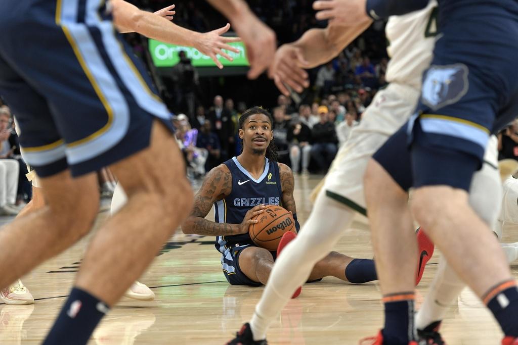 灰熊主場122:99擊敗公鹿。(美聯社)