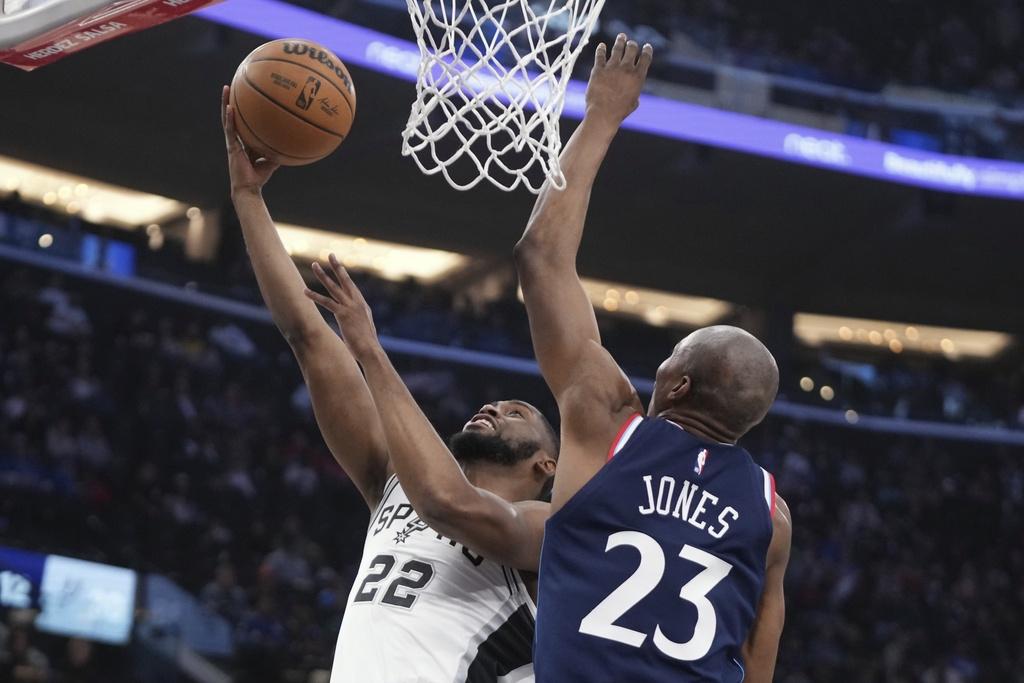 普波域治缺陣第二場對快艇。(路透社)