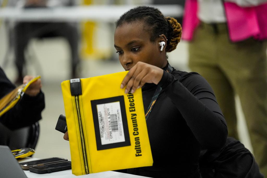 喬治亞州富爾頓縣選務中心。(美聯社)