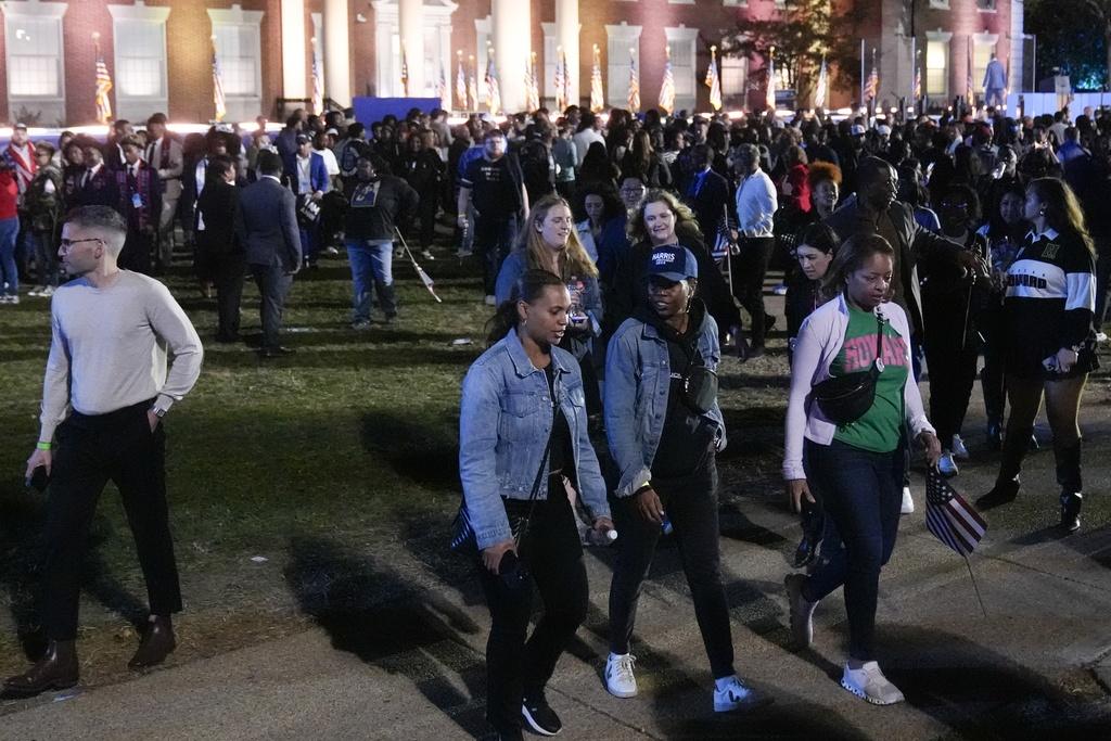 支持者安靜散去。(美聯社)