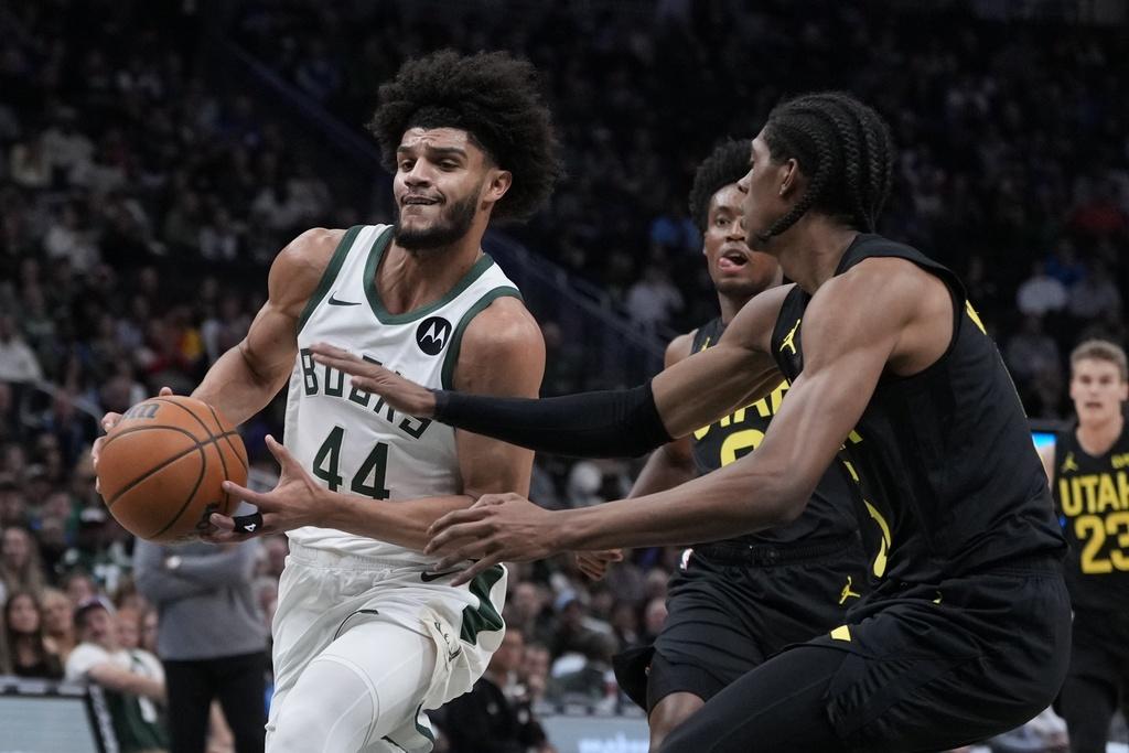 公鹿123:100擊敗爵士。(美聯社)