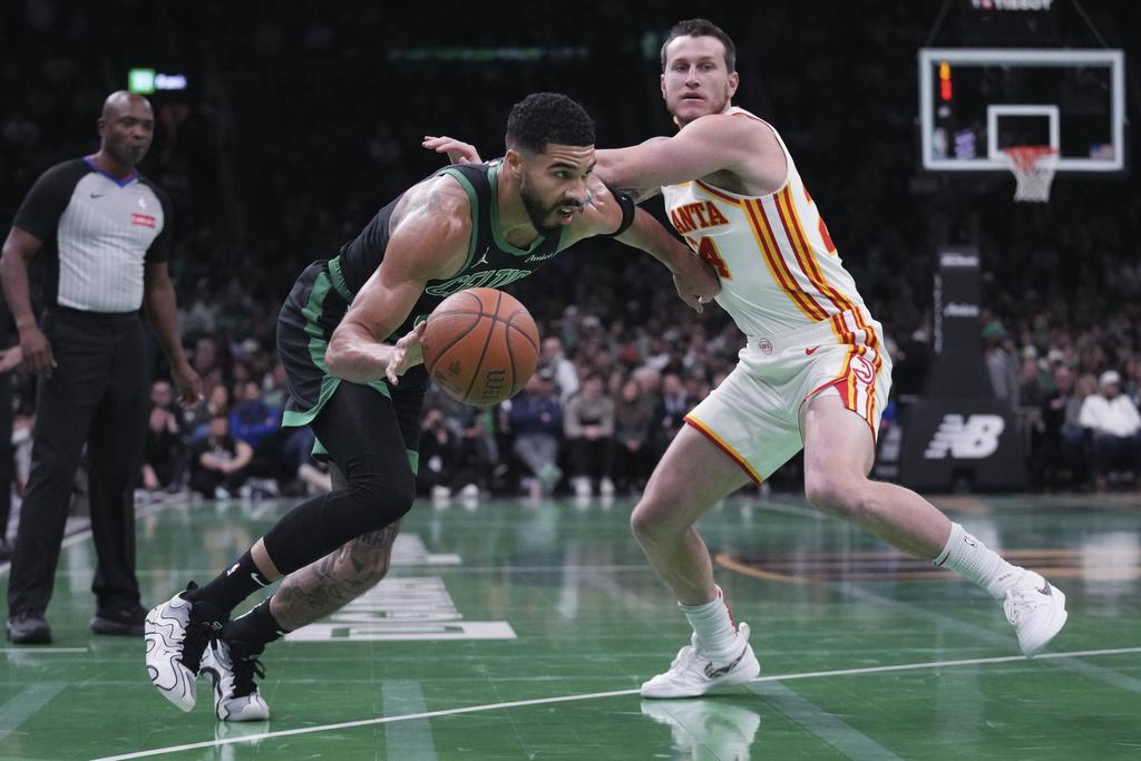 鷹隊在季中錦標賽以117:116擊敗塞爾特人。(美聯社)