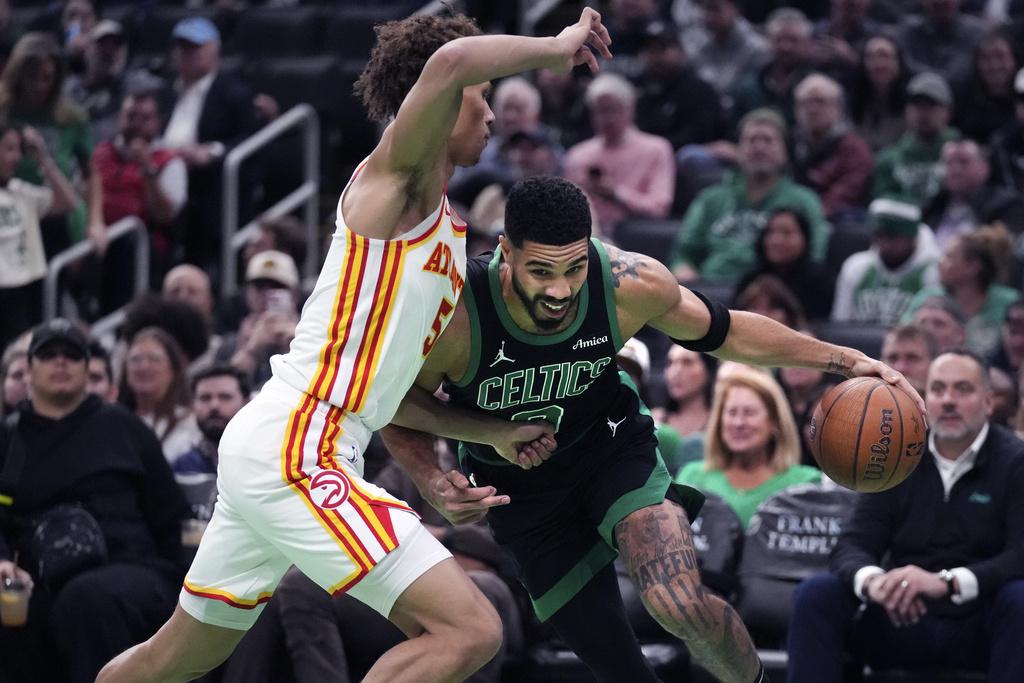 鷹隊在季中錦標賽以117:116擊敗塞爾特人。(美聯社)