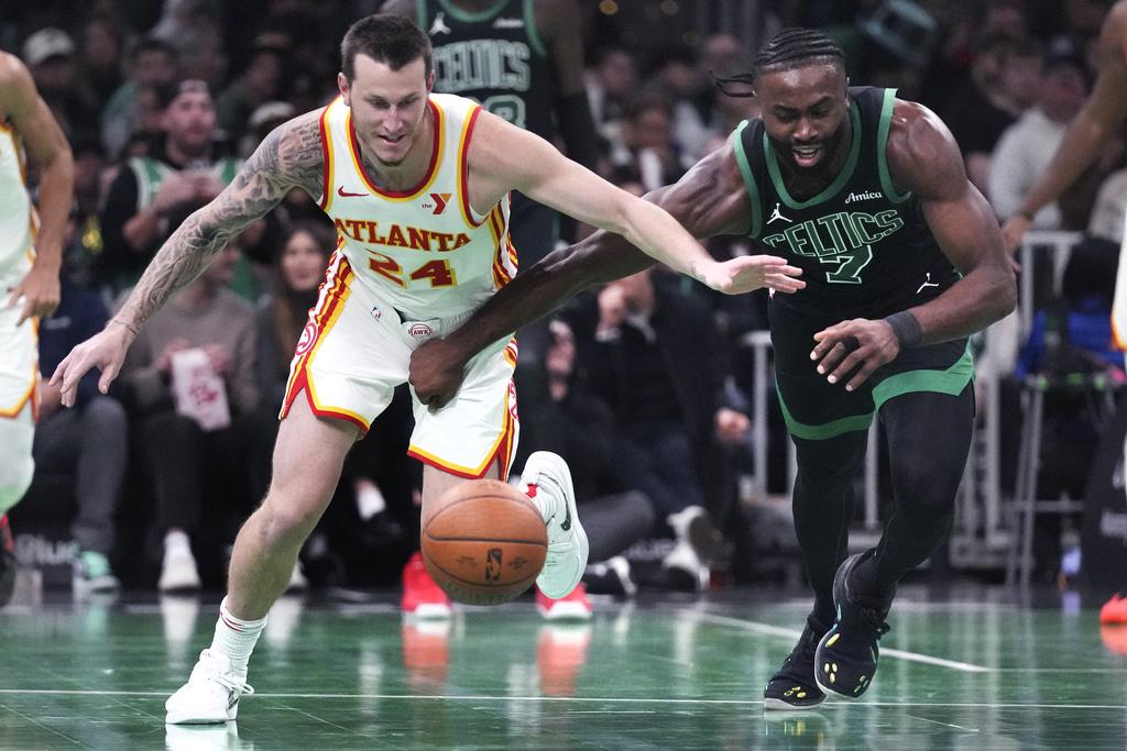 鷹隊在季中錦標賽以117:116擊敗塞爾特人。(美聯社)