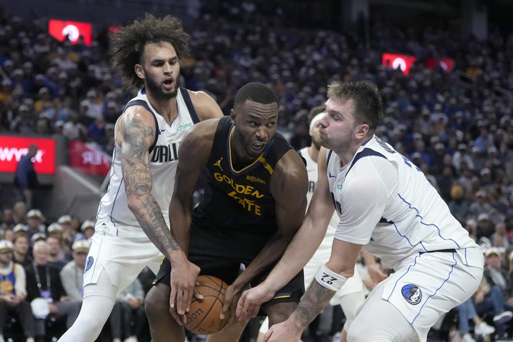 季中錦標賽勇士120:117擊敗獨行俠。(美聯社)