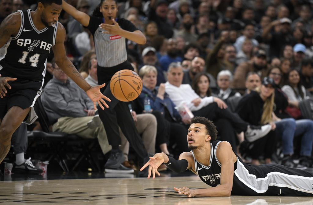 馬刺139:130擊敗巫師。(美聯社)