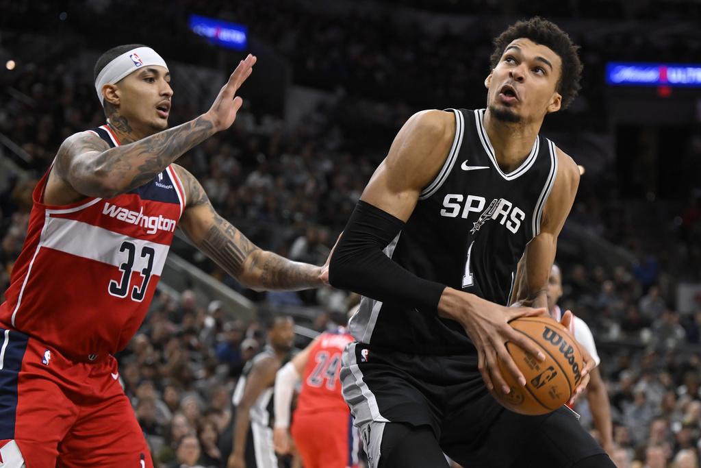 馬刺139:130擊敗巫師。(美聯社)