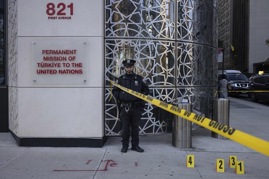 美國紐約街頭驚現隨機殺人事件,圖為案發現場。(美聯社)