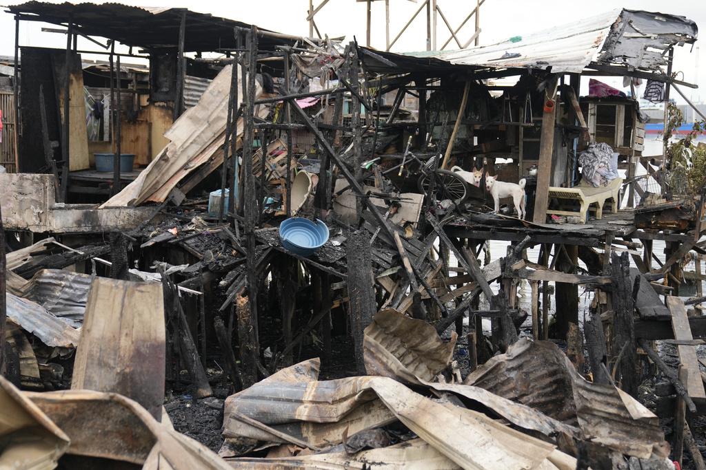 菲律賓首都馬尼拉貧民窟大火後,8千人流離失所。(美聯社)
