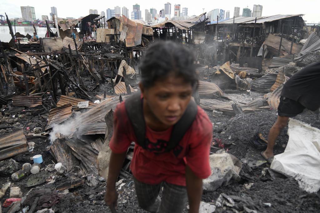 菲律賓首都馬尼拉貧民窟大火。(美聯社)