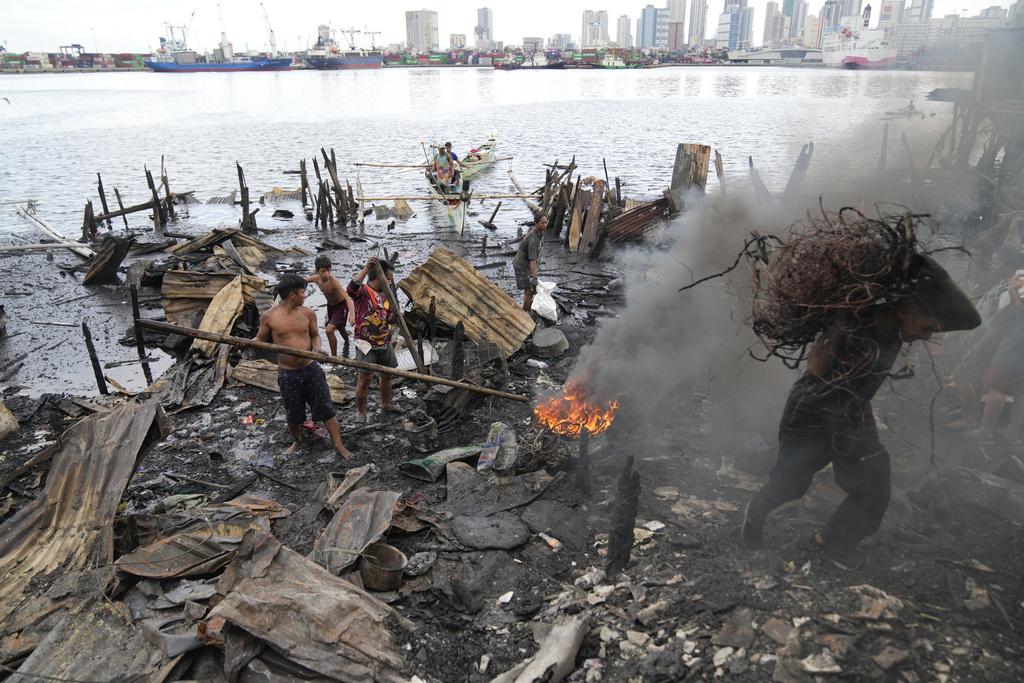 菲律賓首都馬尼拉貧民窟大火。(美聯社)
