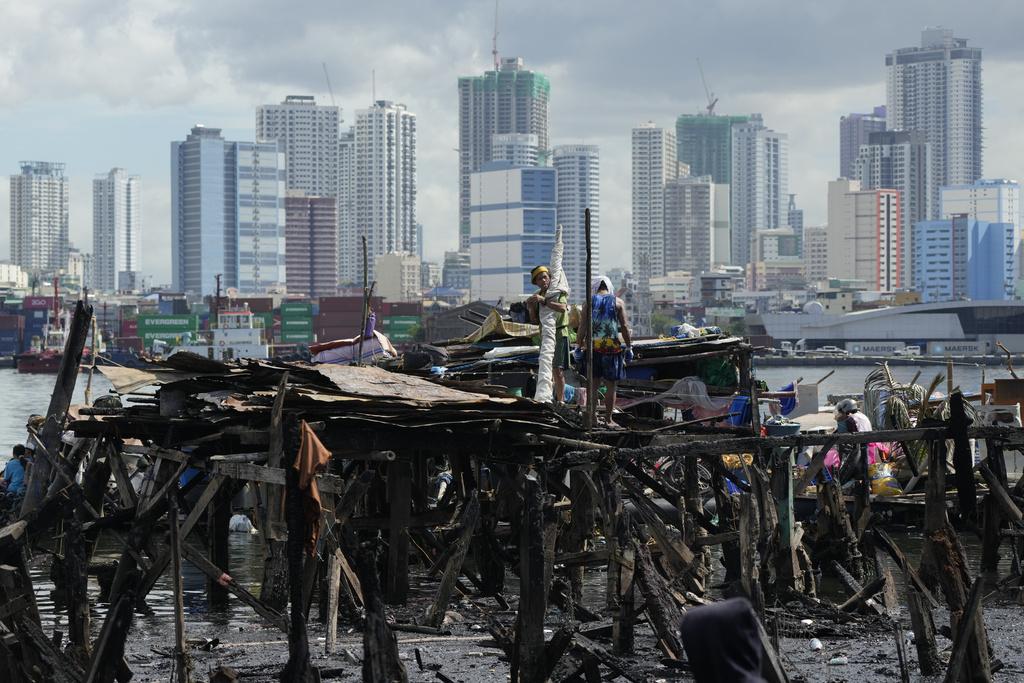 菲律賓首都馬尼拉貧民窟大火。(美聯社)