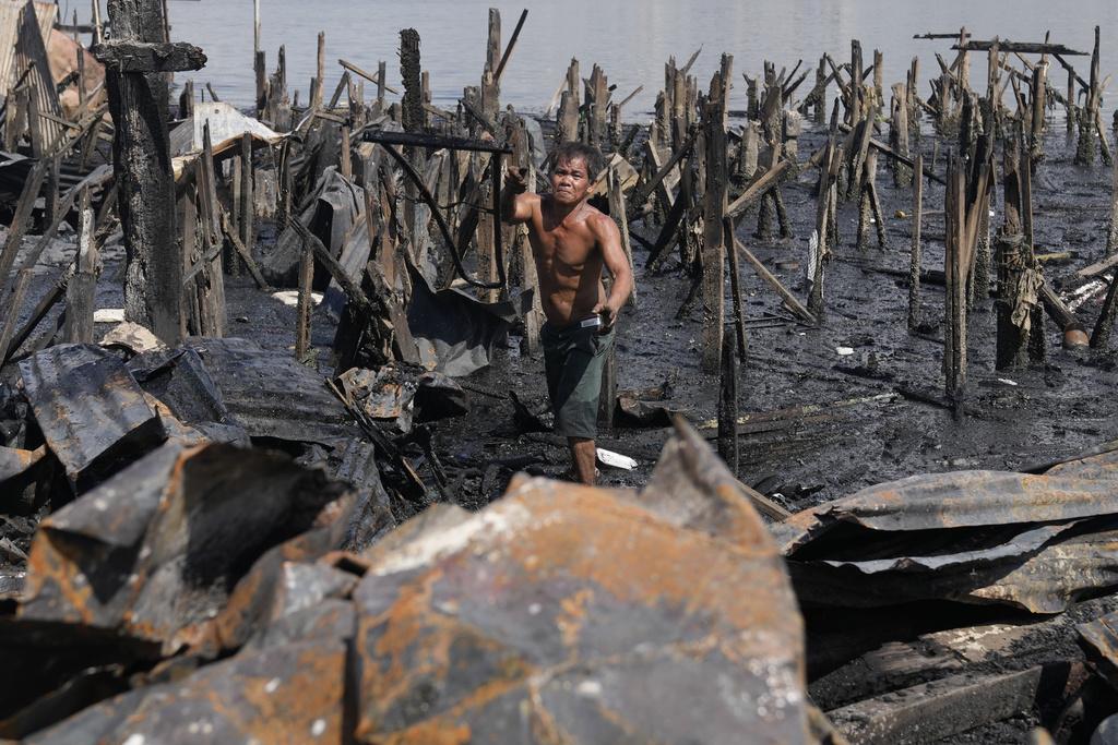 菲律賓首都馬尼拉貧民窟大火。(美聯社)