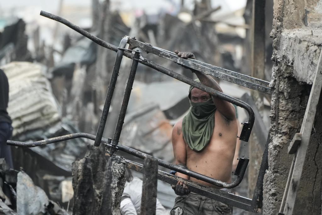 菲律賓首都馬尼拉貧民窟大火。(美聯社)