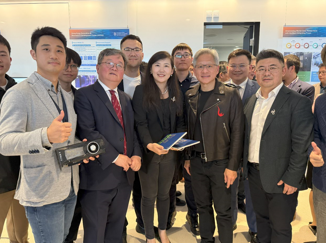 ⿈仁勳(右二)和科⼤⾸席副校⻑兼HKGAI中⼼主任郭毅可(左二)、HKGAI成員合照(HKGAI提供)