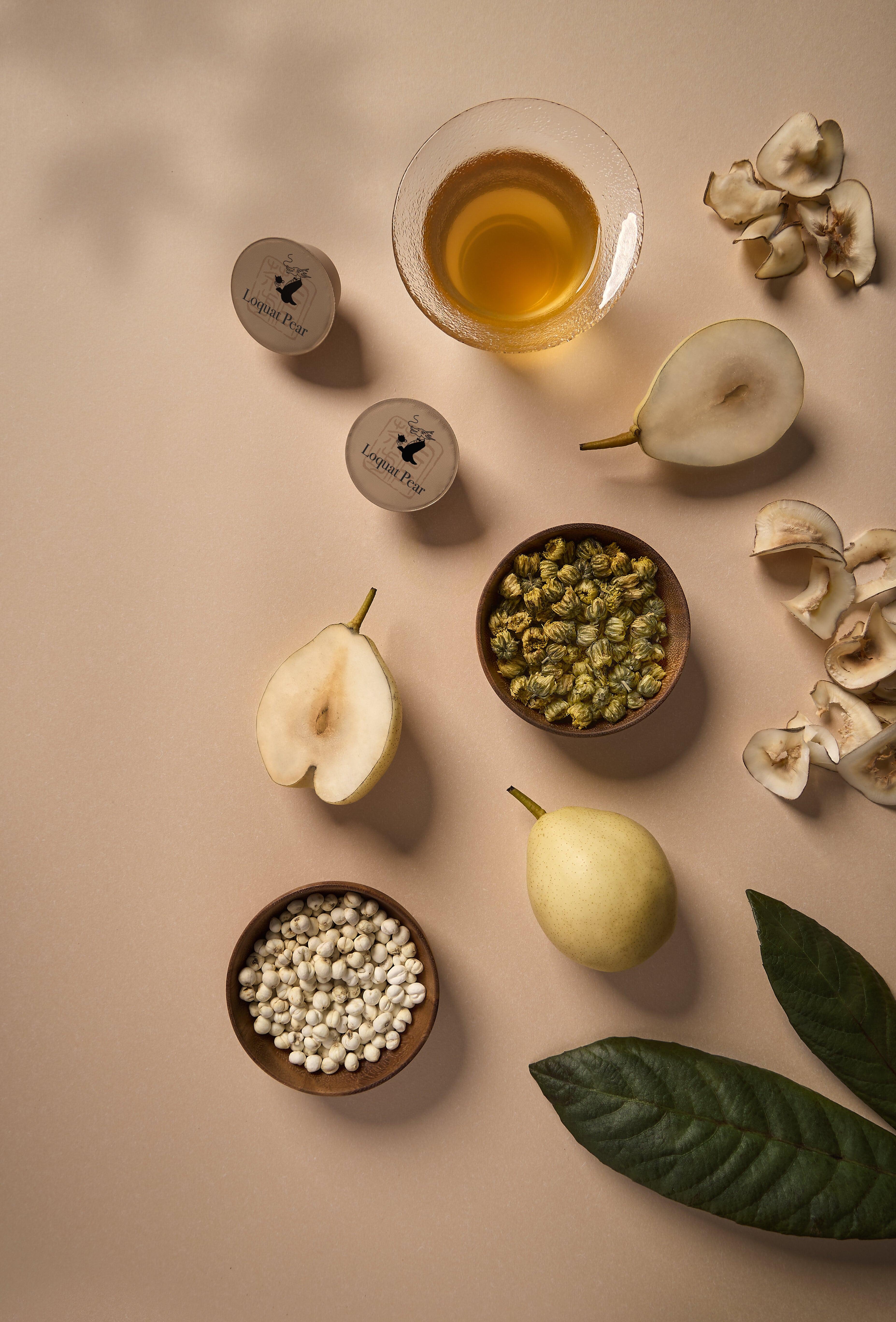 雪梨潤燥生津;枇杷葉有助清除身體燥熱;川貝母化痰止咳;百合潤肺止咳;海底椰滋陰清肺;胎菊清熱解毒。