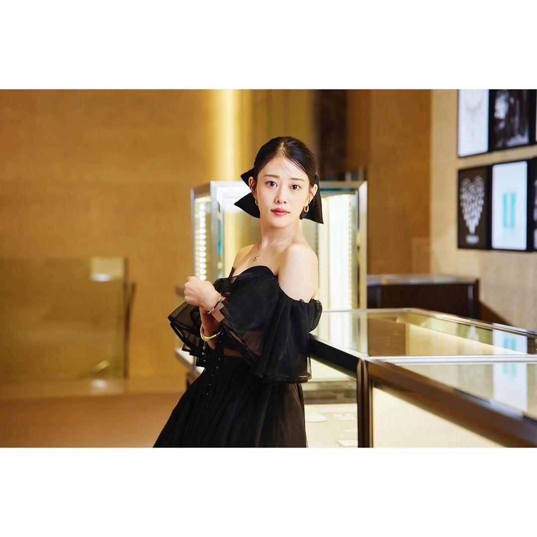 高畑充希與岡田將生無預警結婚。