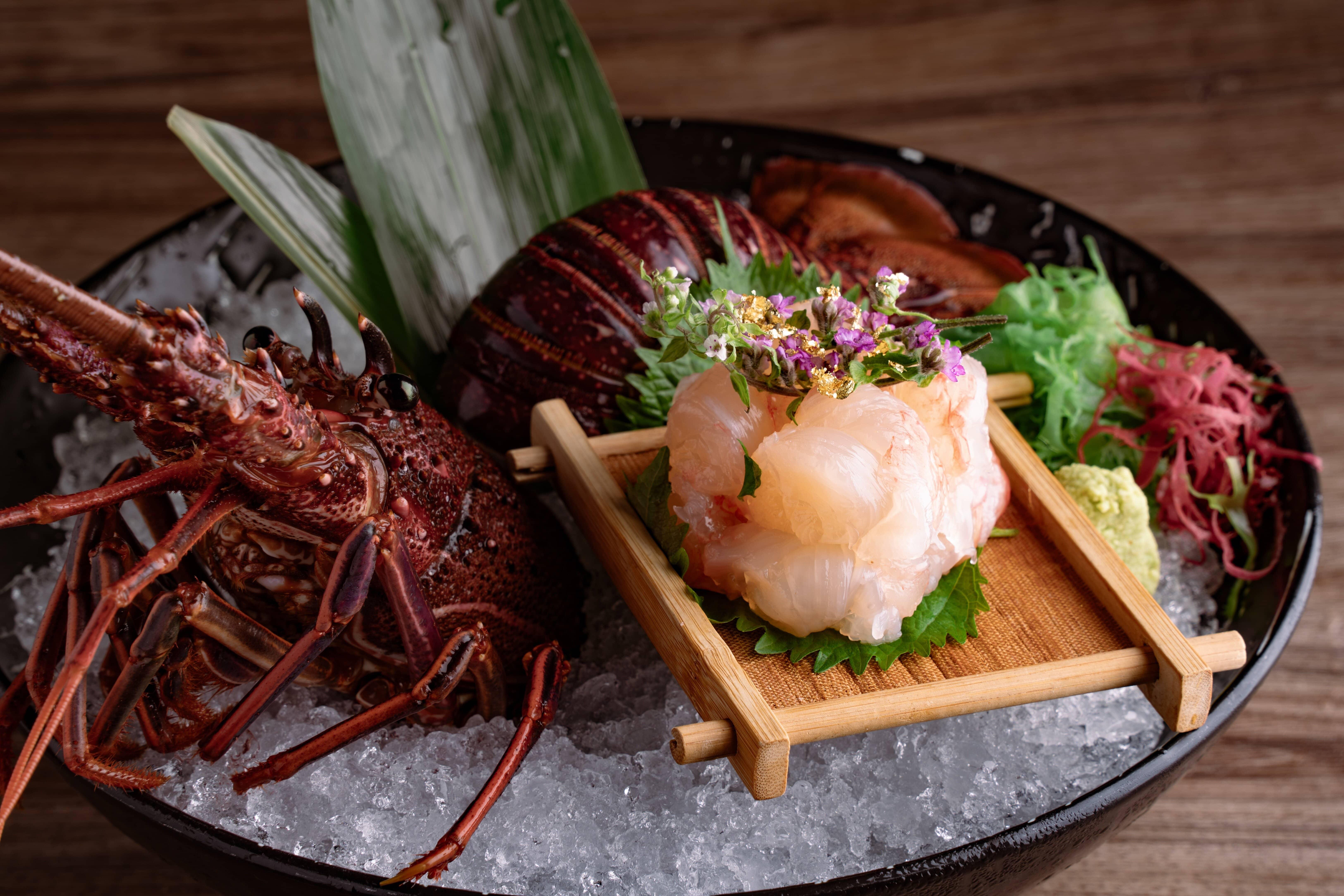 每4位客人惠顧【Level 5】放題送原隻龍蝦刺身一份。