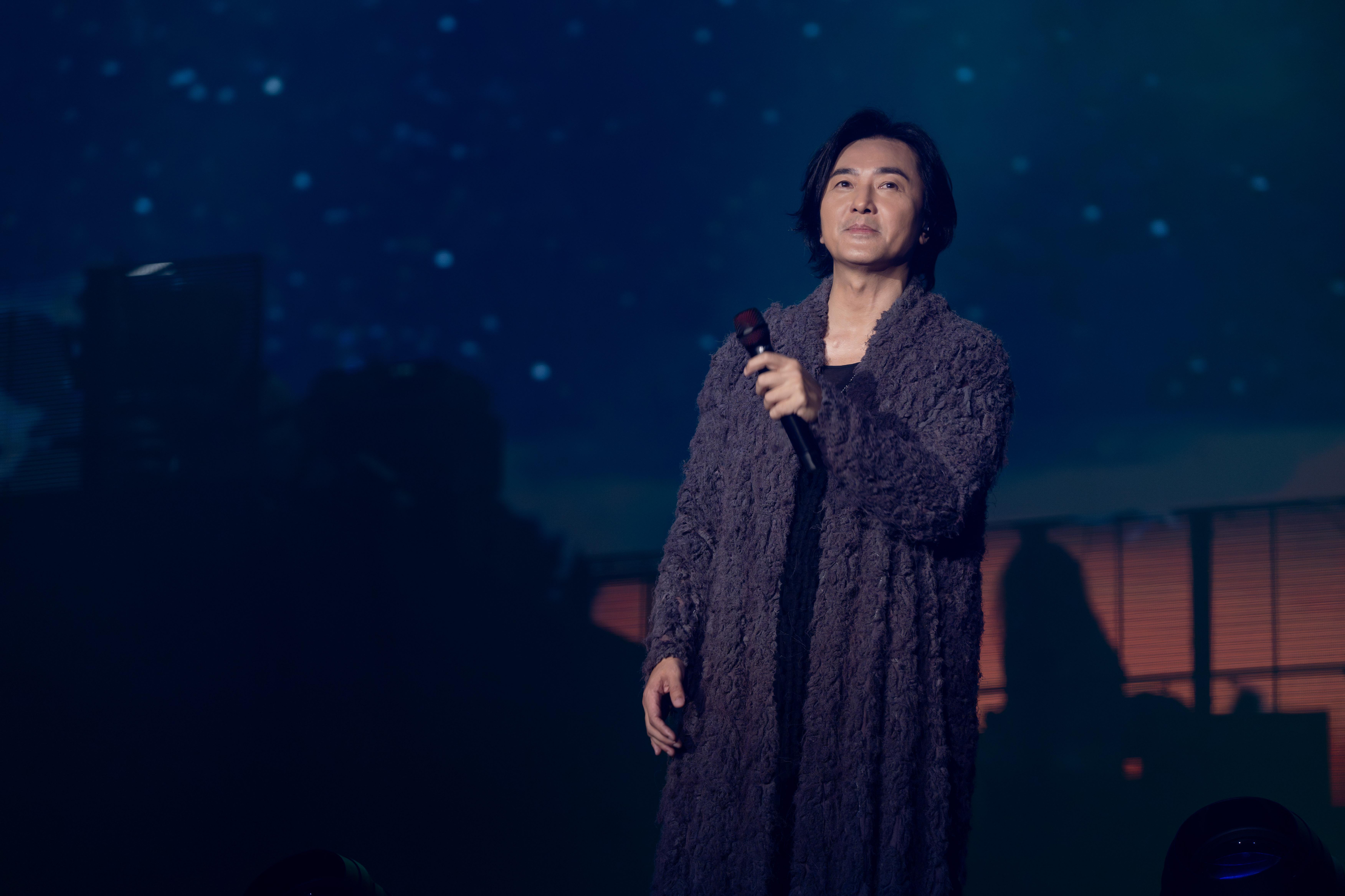 鄭伊健高雄巨蛋開騷打造專屬國語歌單。