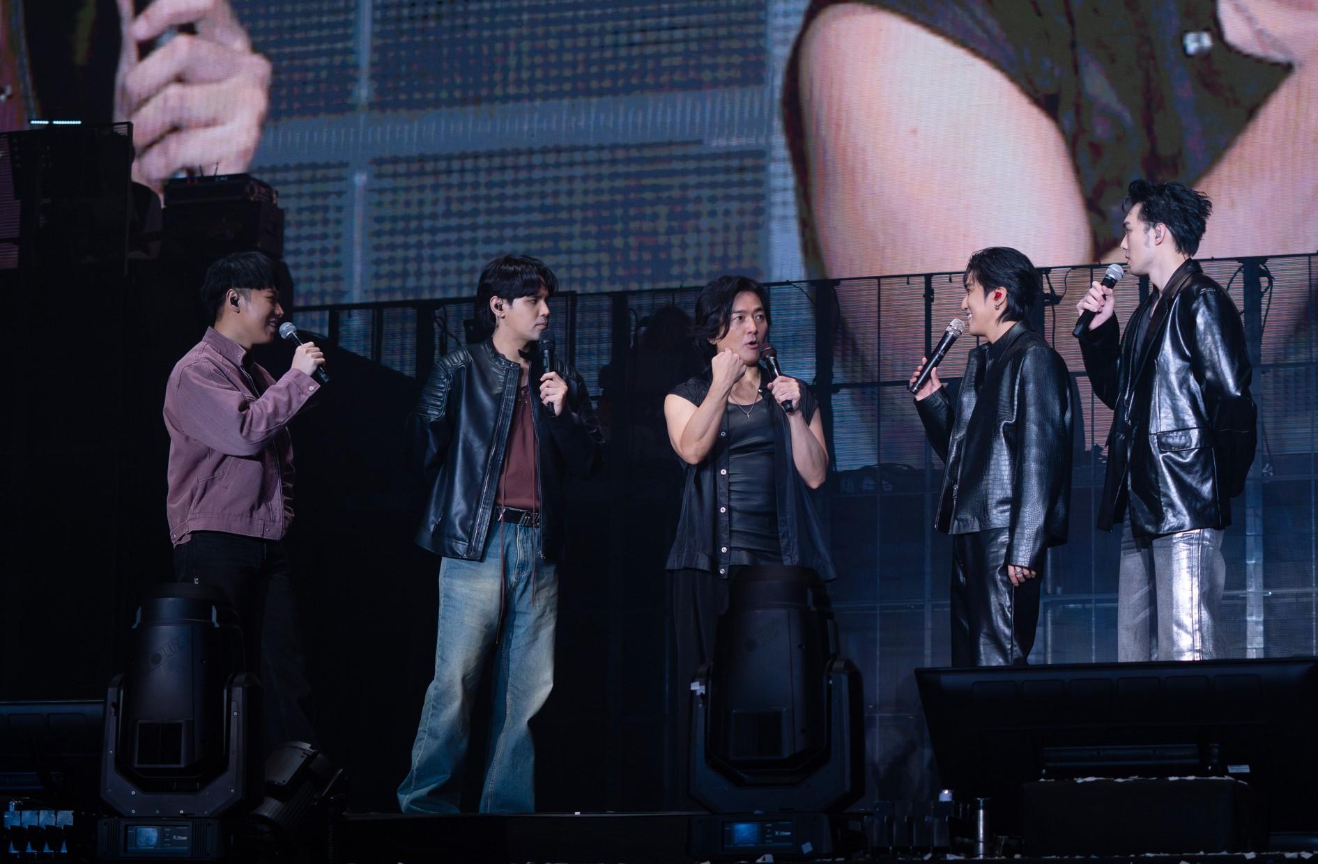 伊健率領五堅情四子穿著皮褸以「古惑look」亮相。