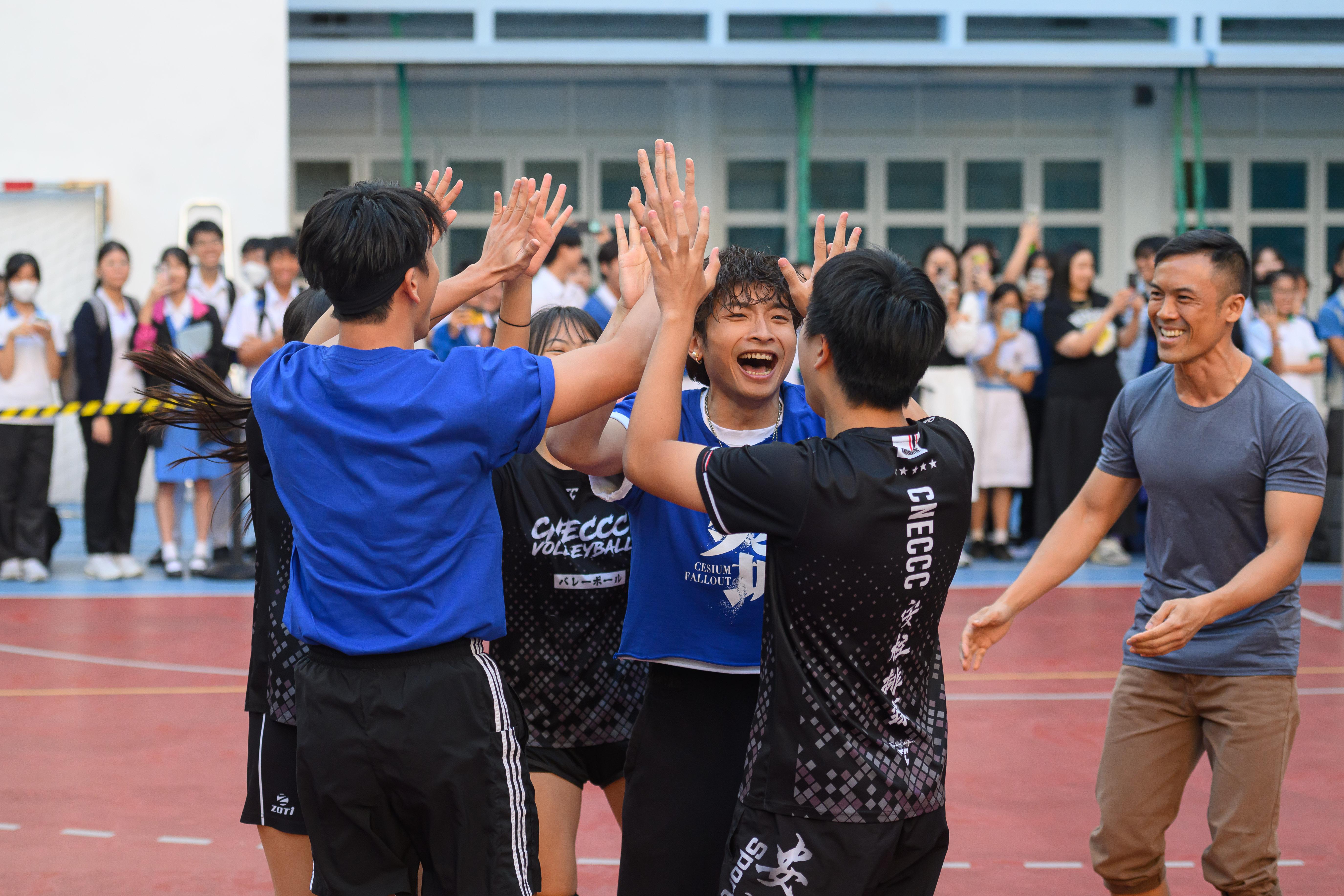 四位演員與學生們互動掀起高潮!