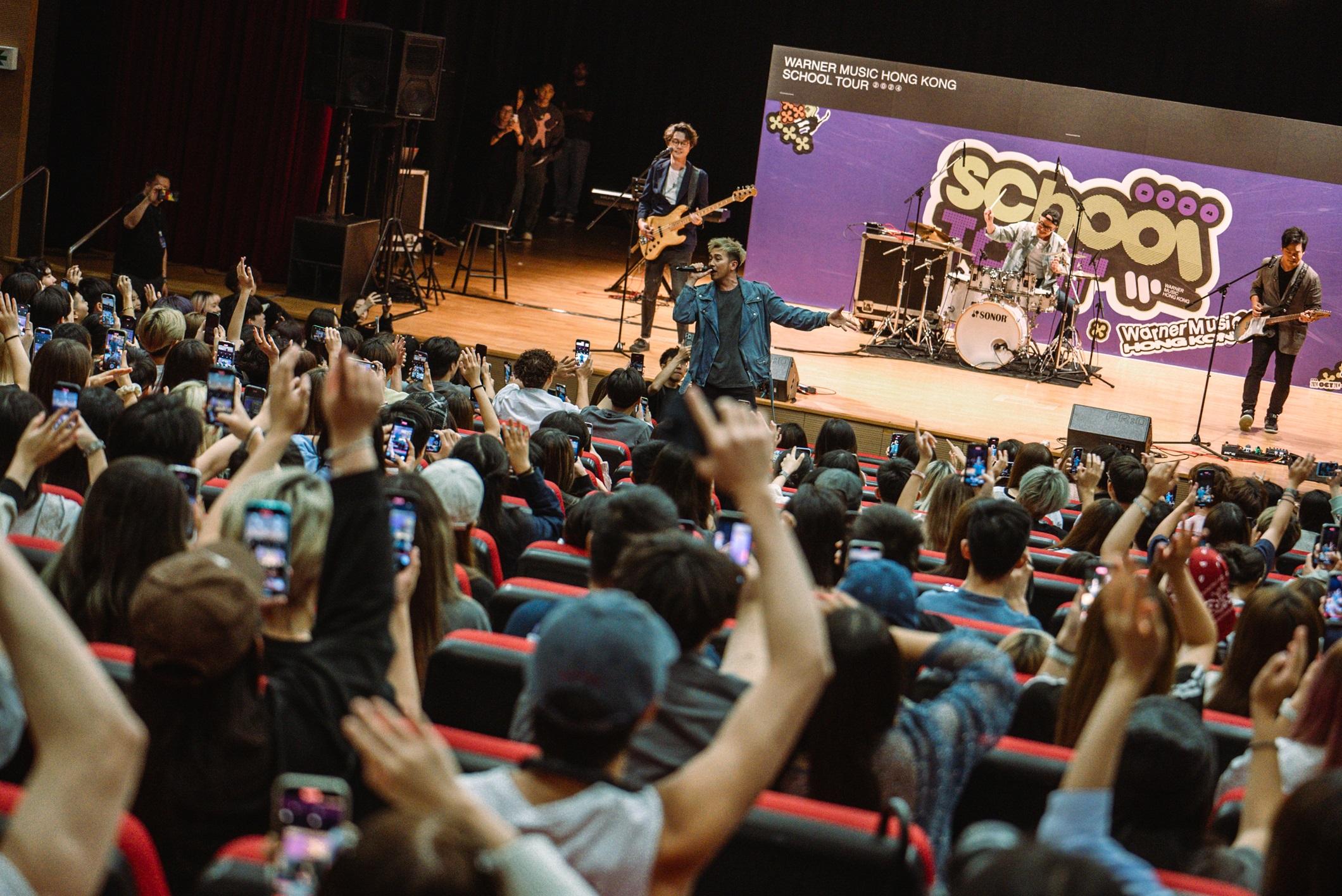 Dear Jane和華納一眾歌手參與校園音樂巡演。