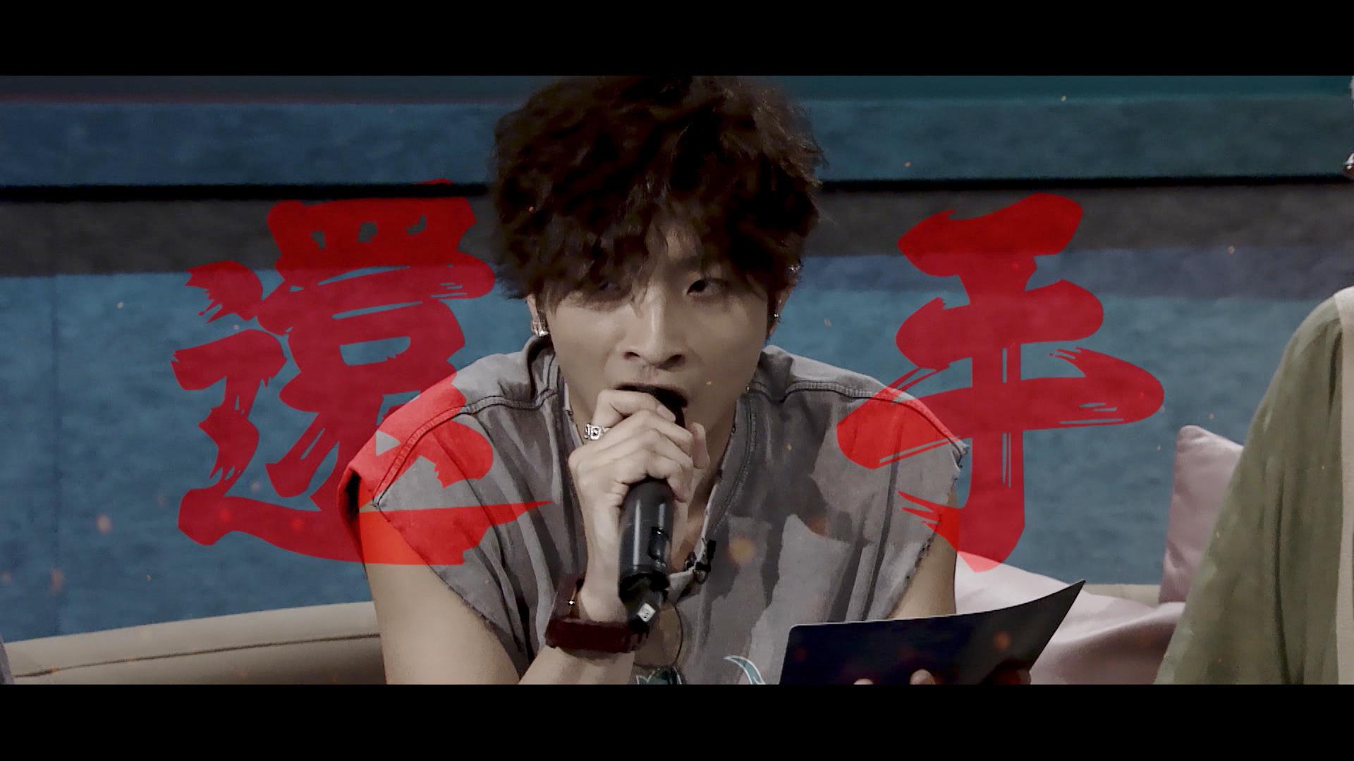 Dee以《死腳膠》Style唱《四五成群》。