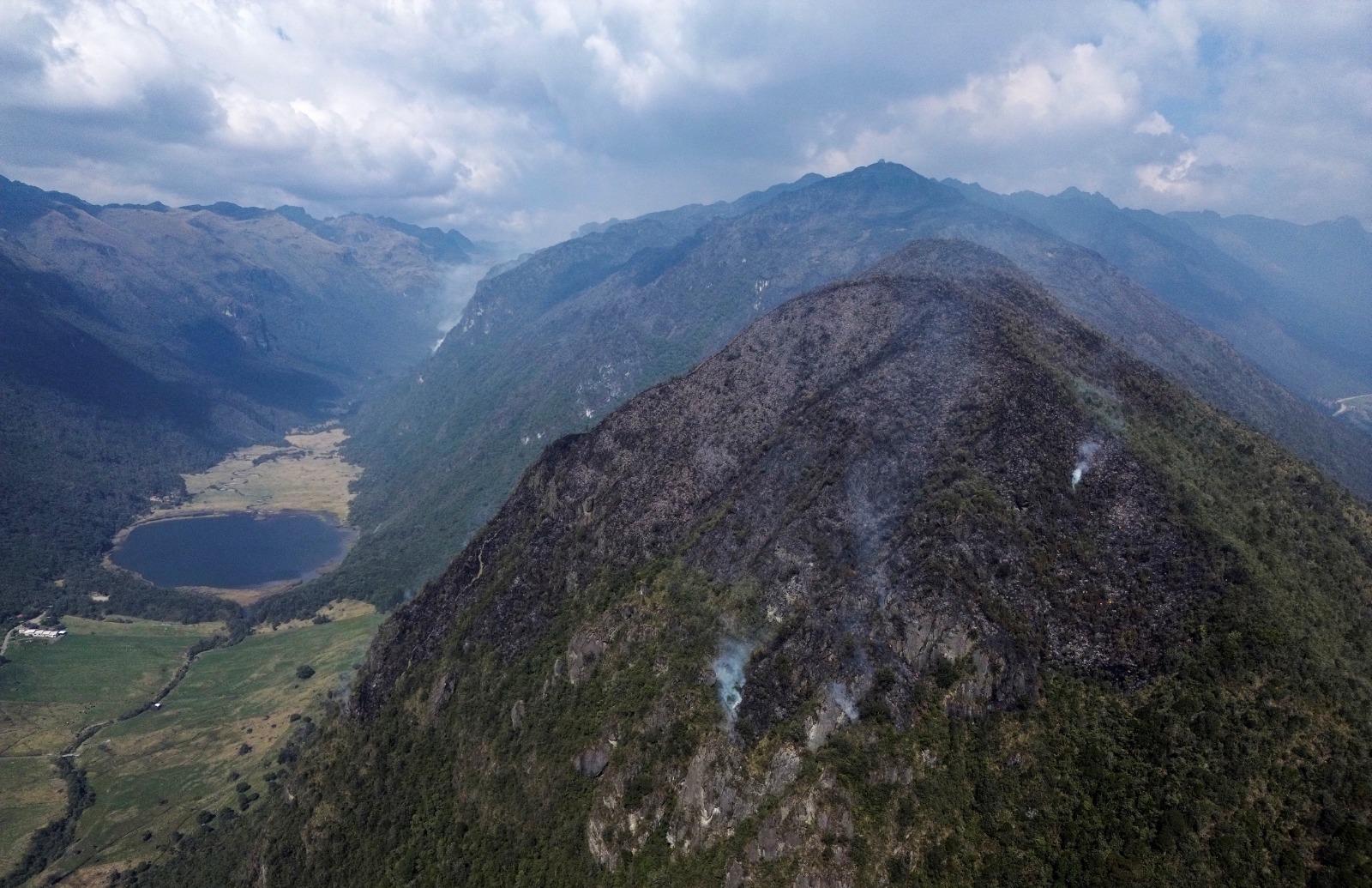 厄瓜多爾山火,過去幾周燒毀約1萬200公頃的森林土地。(路透社)