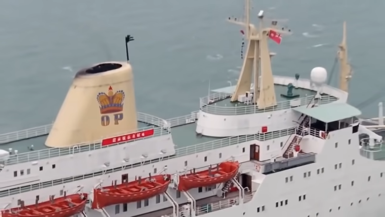 《賭俠》由劉德華及周星馳擔正,曾於東方公主號取景。(網上截圖)