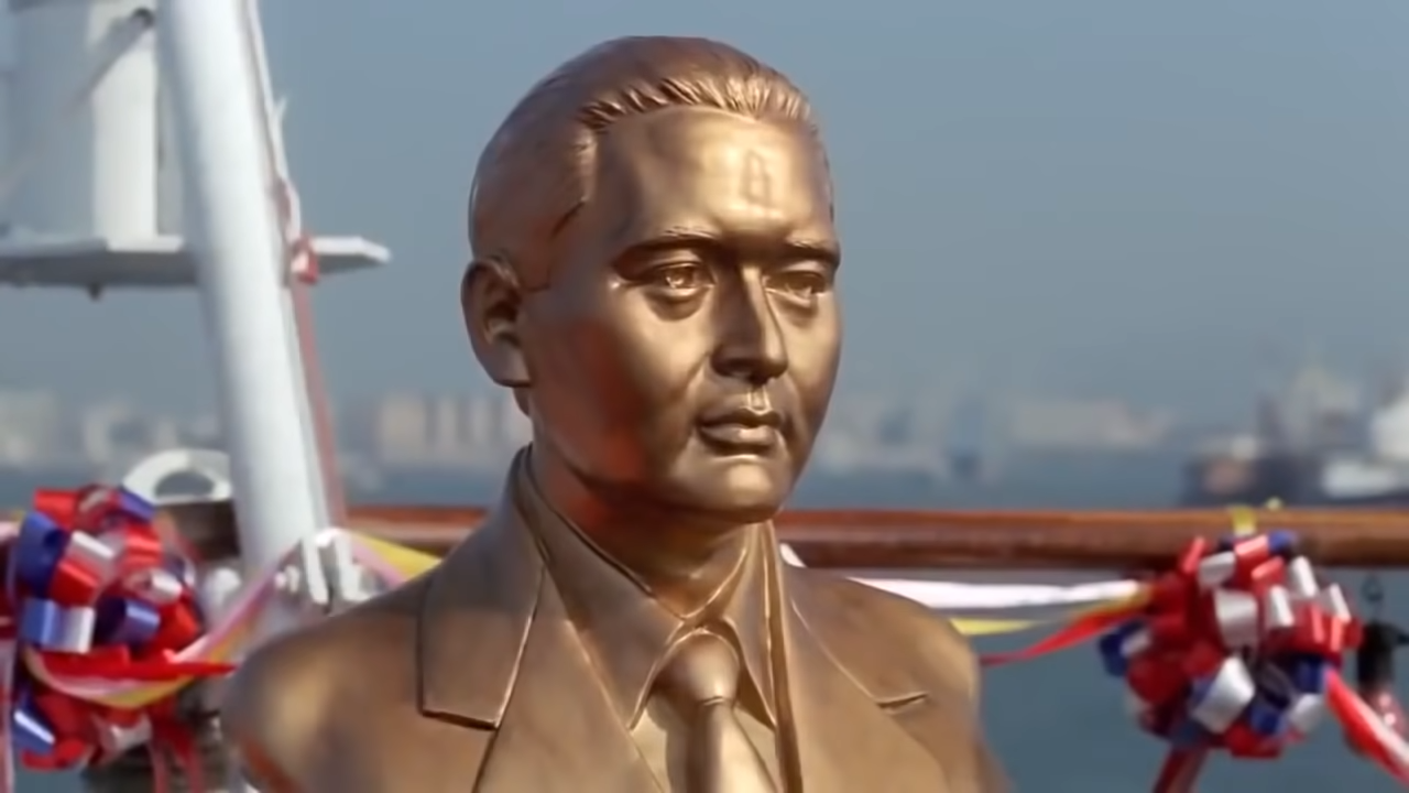 《賭俠》中,東方公主號出現高進銅像。(網上截圖)
