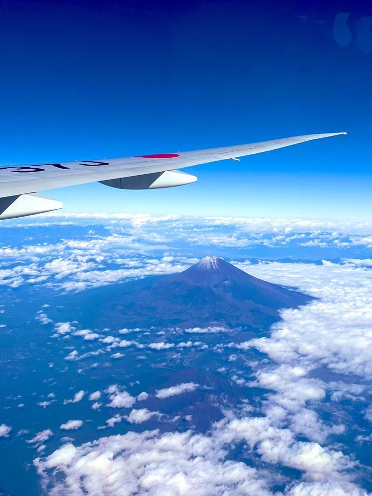 網民分享富士山「初冠雪」相片。(X)