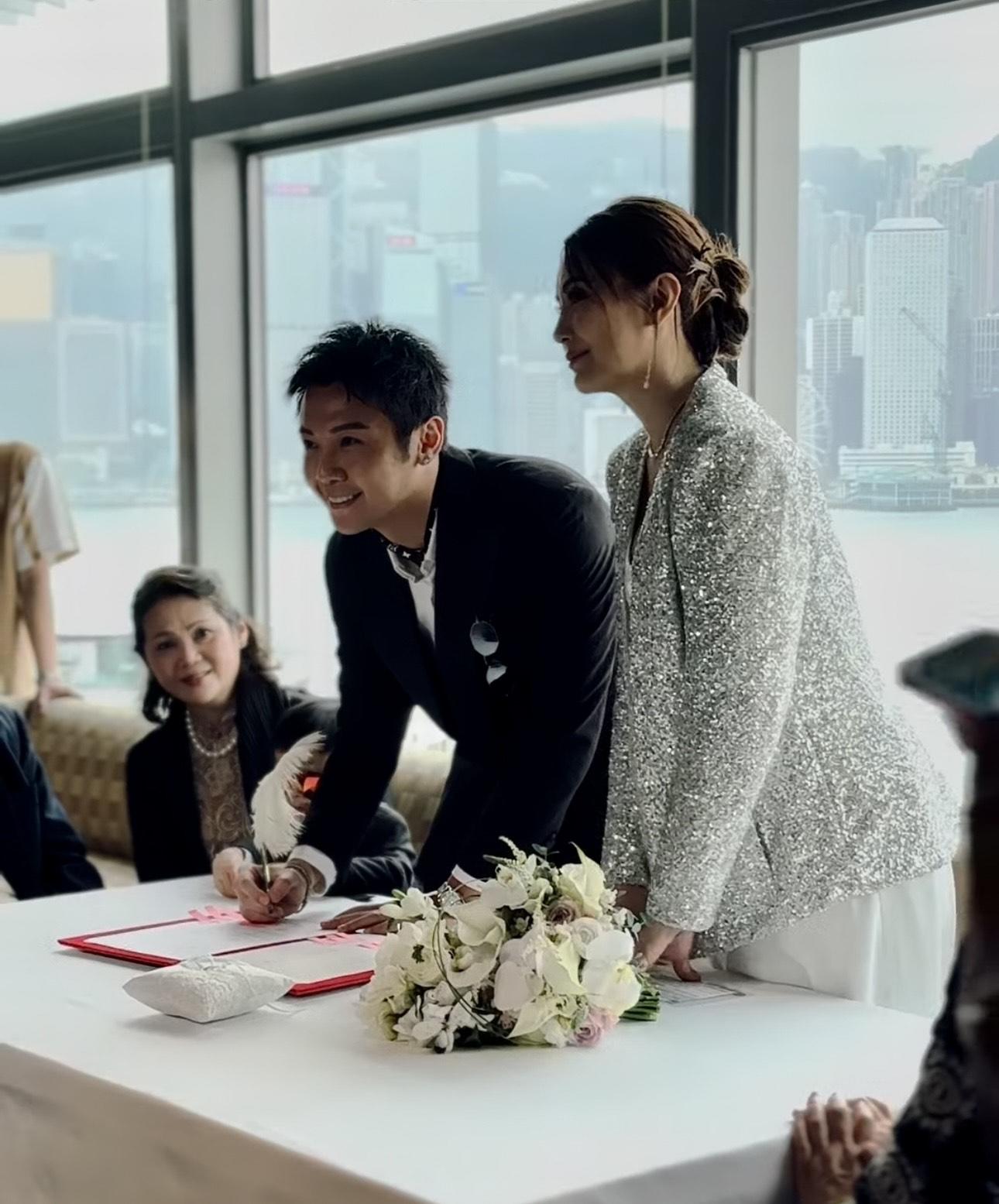 Ally 挺着巨肚,穿上低胸裙配銀色閃片西裝外套,依然明艷照人 。