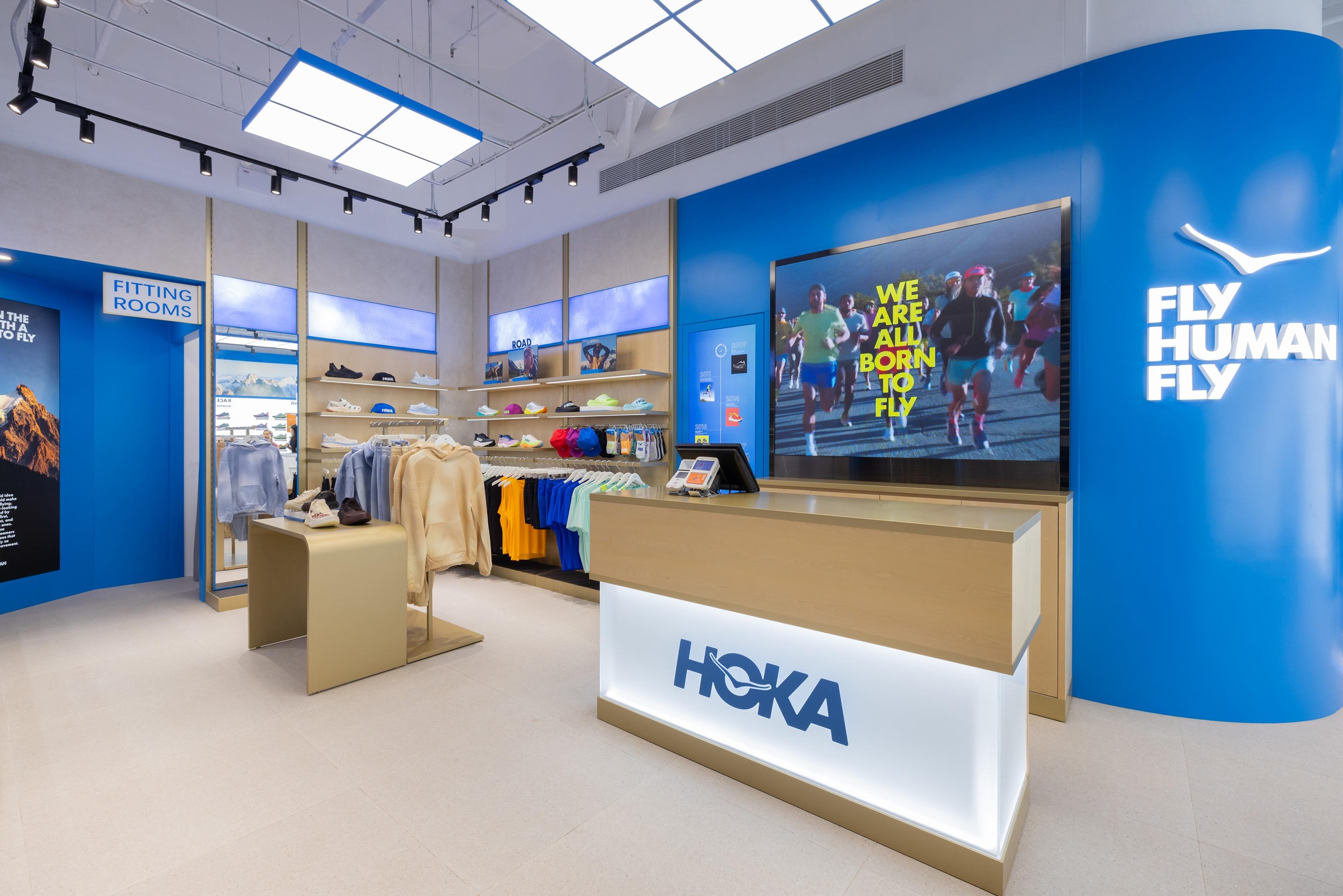 HOKA旺角專門店亦提供各種服飾及配件