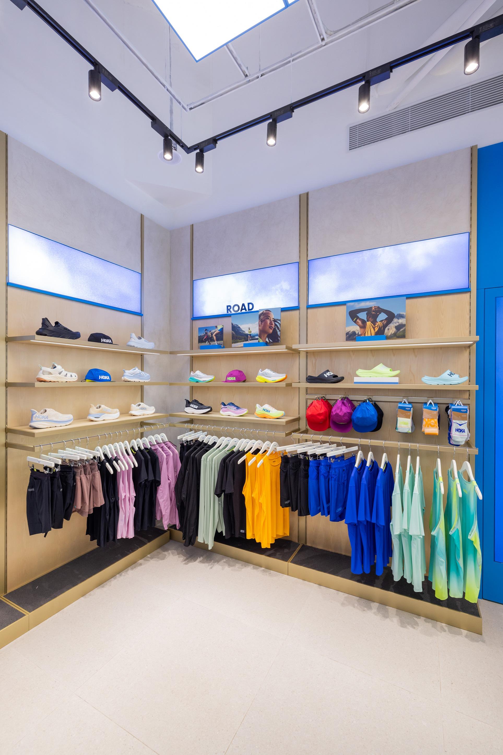 HOKA旺角專門店亦提供各種服飾及配件